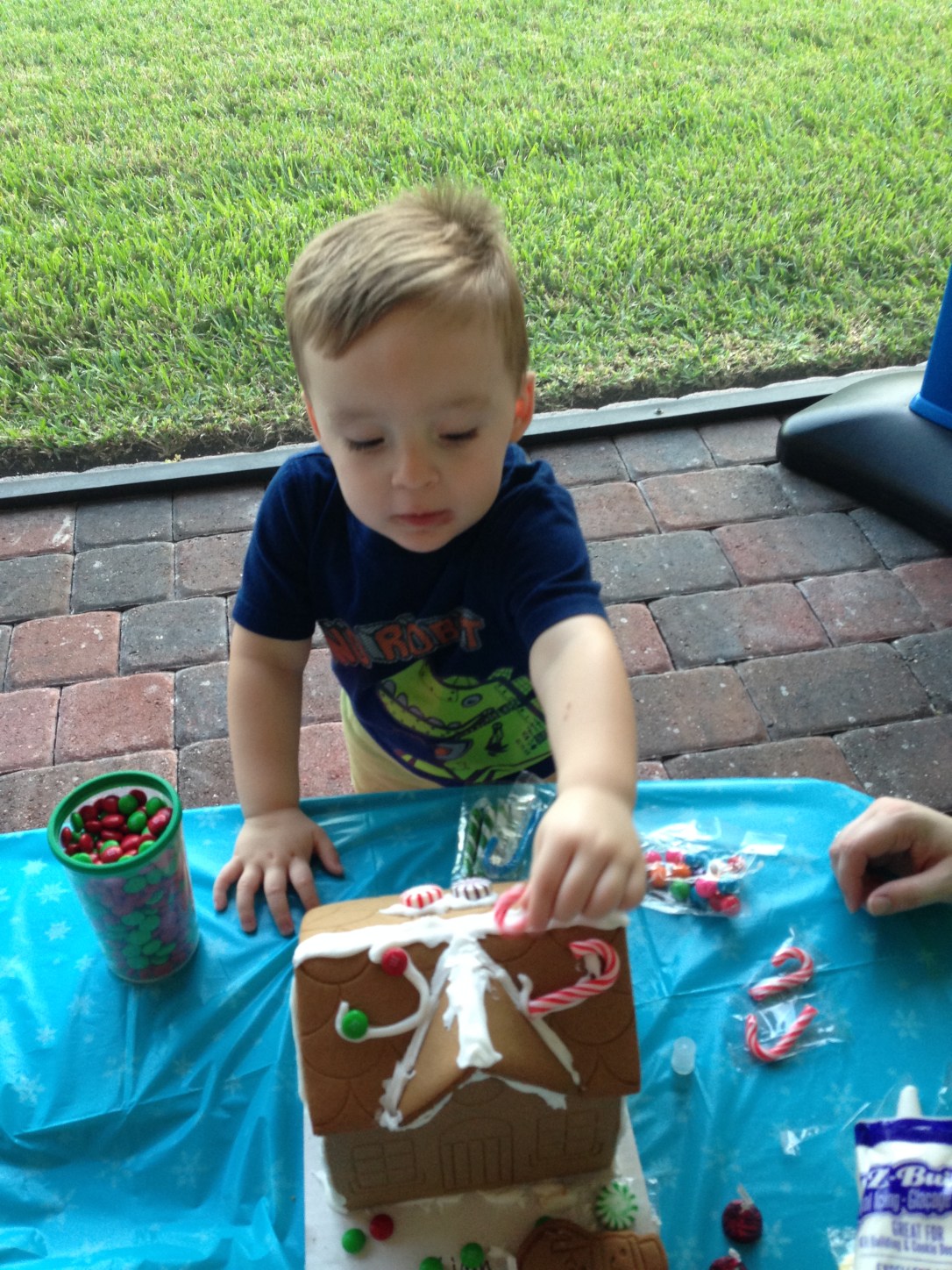 2013-12-07_Bengel Gingerbread House Party 014
