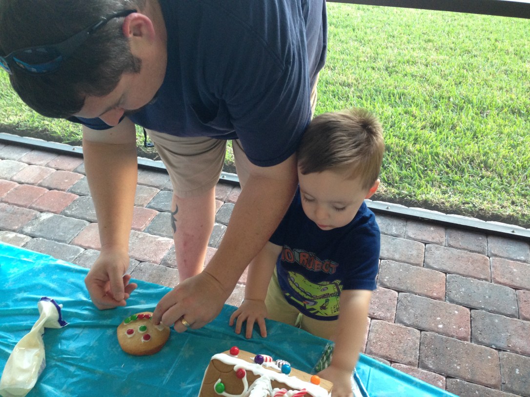 2013-12-07_Bengel Gingerbread House Party 015