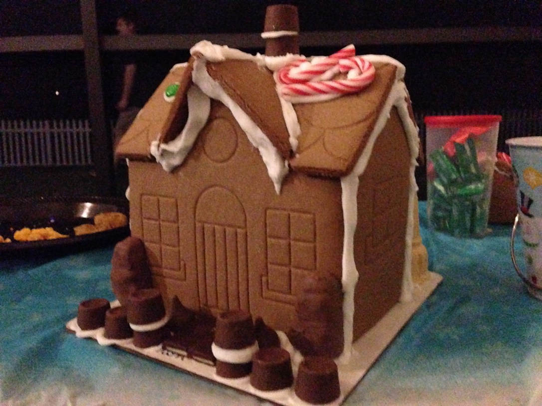 2013-12-07_Bengel Gingerbread House Party 023