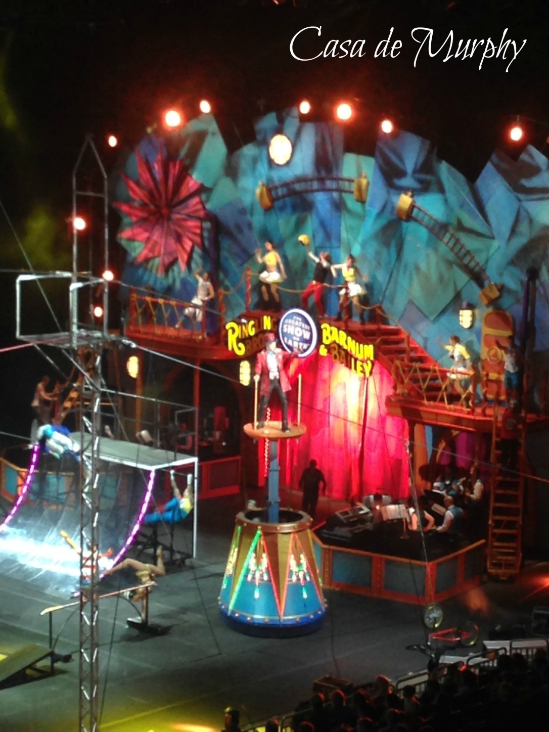 2015-01-10_Circus Extreme Ringmaster